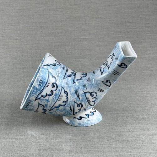 Above The Clouds Sound Amplifier Gramophone Shaped Ceramic1